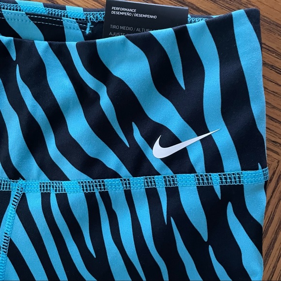 🎉HP🎉Nike One Tight Fit Shorts - Blue & Black - Picture 2 of 8